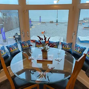  Apartment Harbour View Maisonette: Seaside Family Retreat United Kingdom