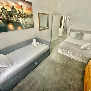 Apartment Homely In The Heart Of Town Centre - Sleeps 6, Bournemouth