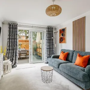 Apartment Modern, Comfy Town Centre Gem, Near Beach, Parking, Bournemouth